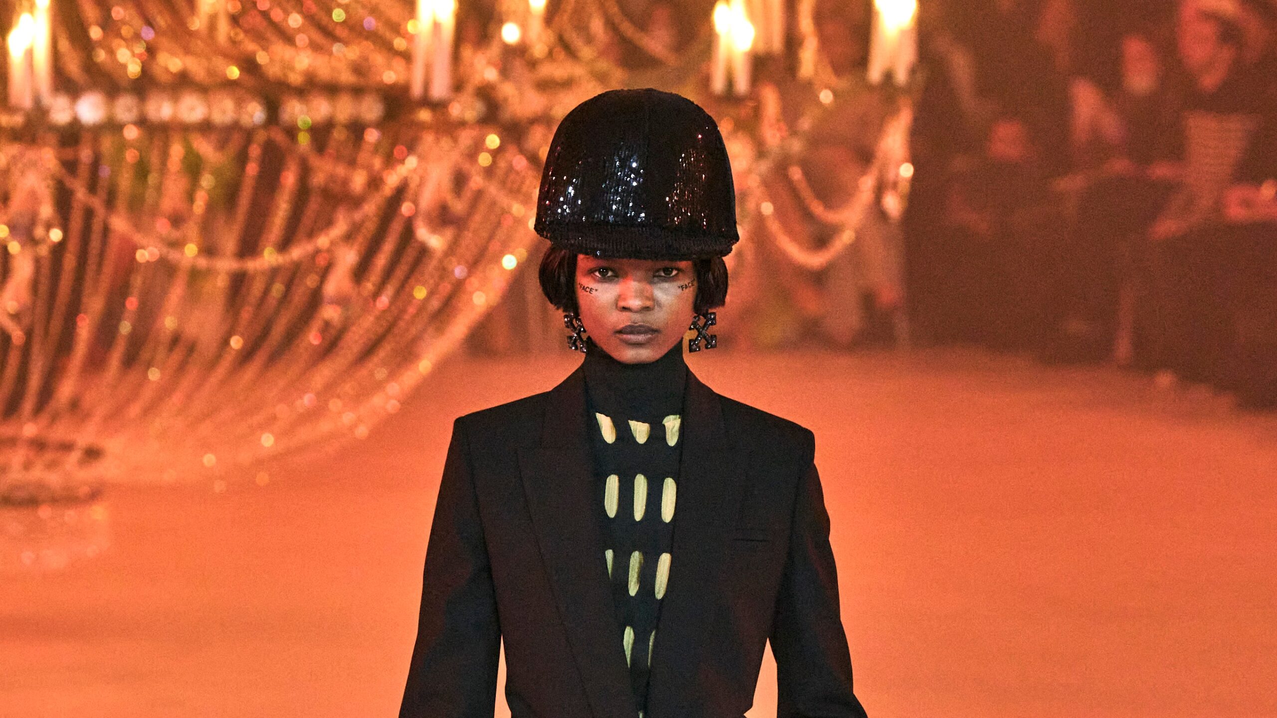 paris-moda-haftasi-off-white-defilesiyle-basladi