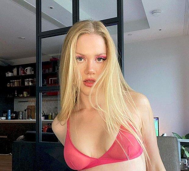 Serel Yereli yeni klibi için seksi iç çamaşırı ve jartiyeriyle poz verdi!