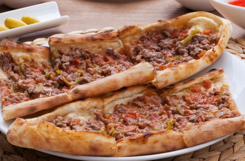 Kuşbaşılı etli pide tarifi nasıl yapılır?