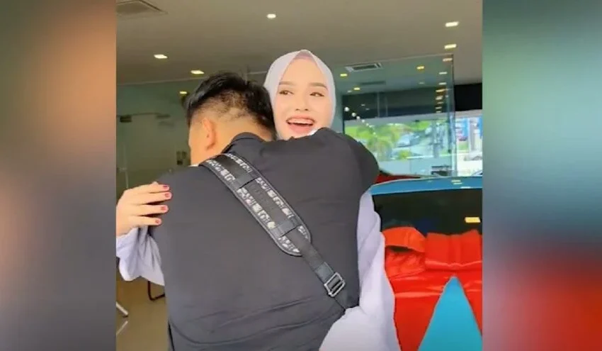 Tiktok fenomeni kocasına 7 milyon TL’lik otomobil aldı