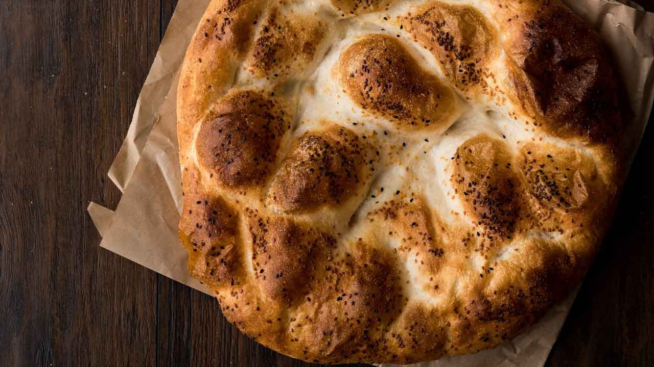 eksi-mayali-ramazan-pidesi-tarifi-nasil-yapilir?