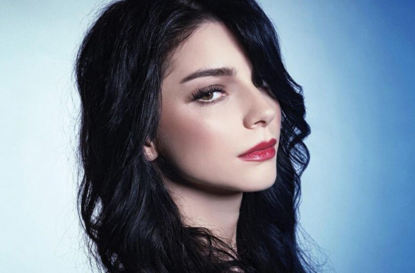 Merve Boluğur takipçisine verdiği yanıtla sosyal medyada gündem oldu