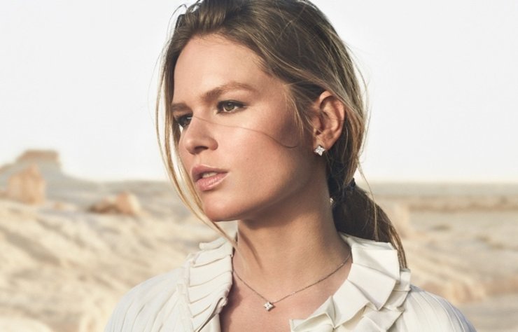 Anna Ewers Louis Vuitton İle Işık Saçıyor