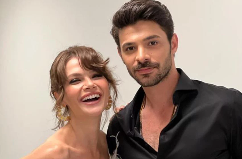 sinem-unsal-ve-halit-ozgur-sari-cifti-ilk-kez-el-ele-goruntulendi!