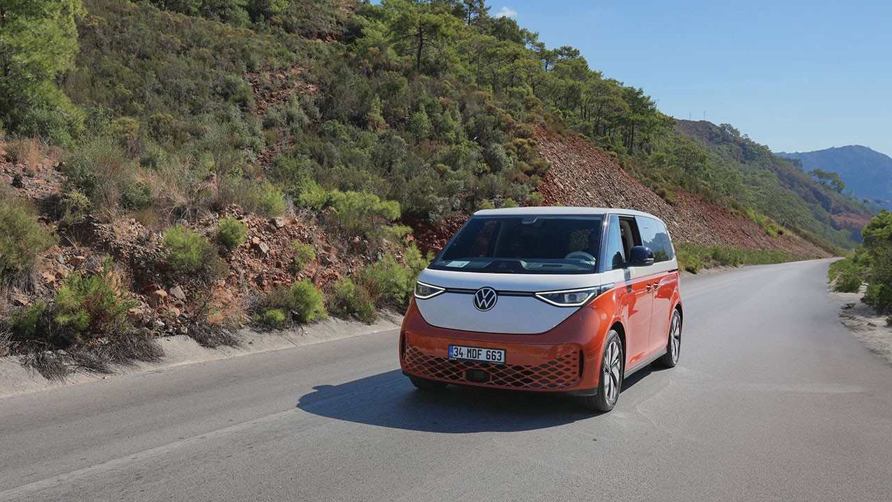 id.buzz-ile-gecmisten-bugune-keyifli-bir-yolculuk