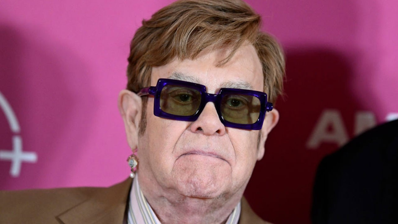 elton-john-mezar-tasinda-yazmasini-istedigi-seyi-acikladi