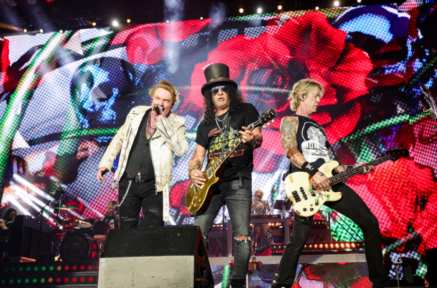 Guns N’ Roses tam kadro grup üyeleriyle İstanbul’da
